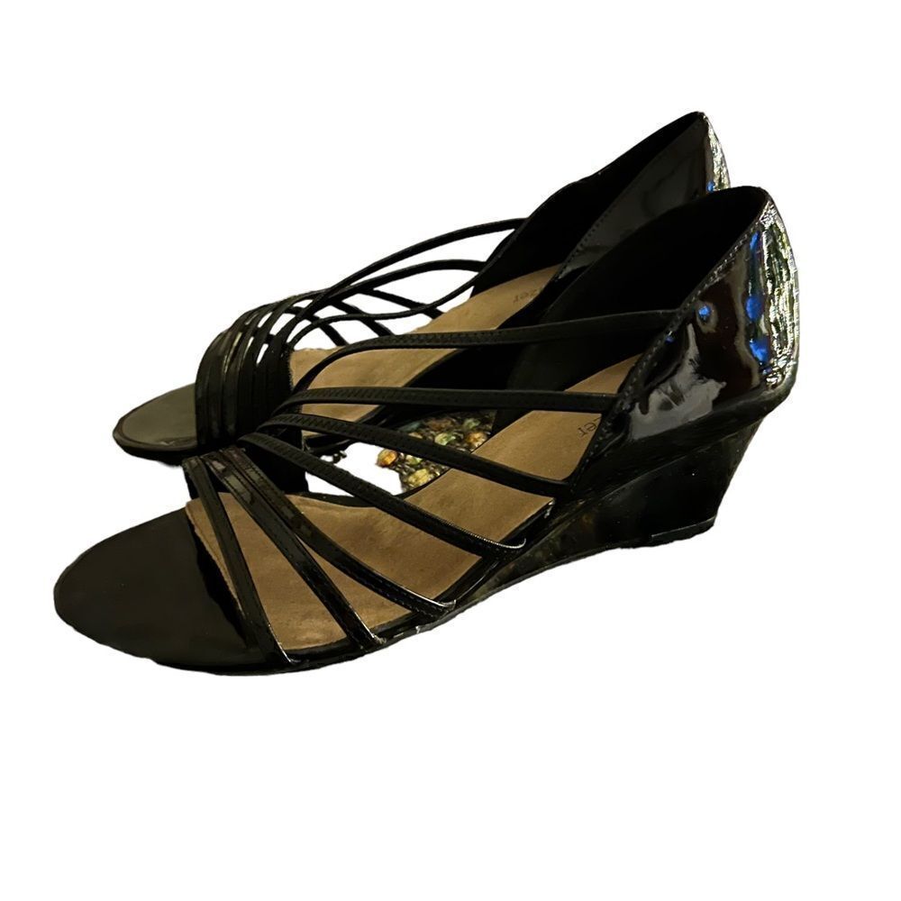 Naturalizer faux patent‎ leather wedge sandals size 9.5M